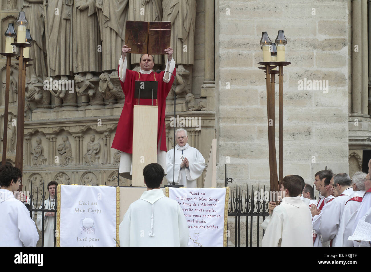 Mass Notre Dame De Paris Cathedral Stock Photo Alamy mass-notre-dame-de-paris-cathedral-stock-photo-alamy