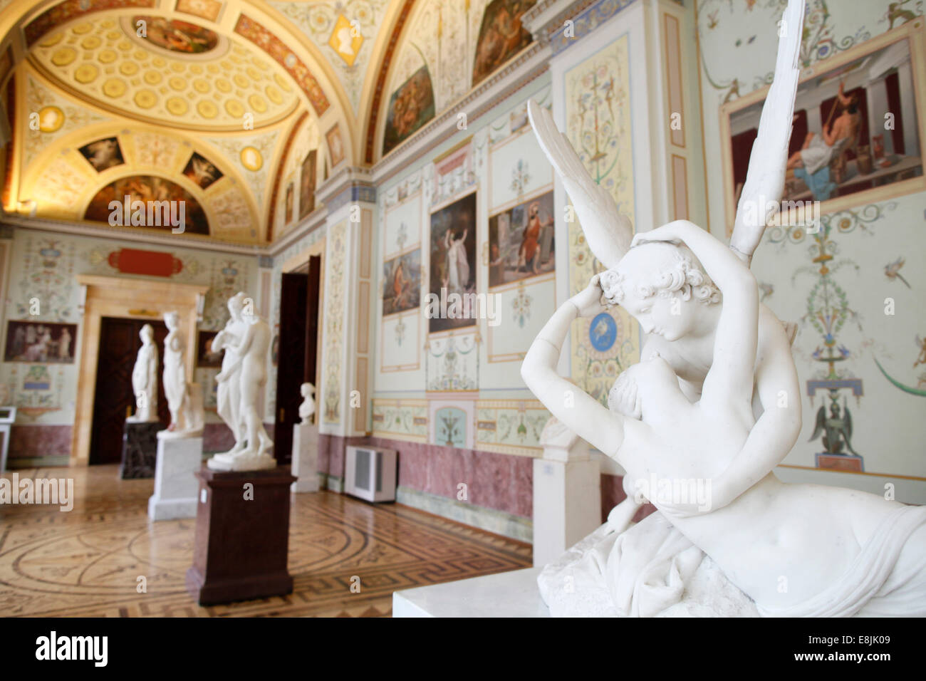Hermitage Museum. Kiss of Cupid and Psyche, statue by Antonio Canova. Stock Photo