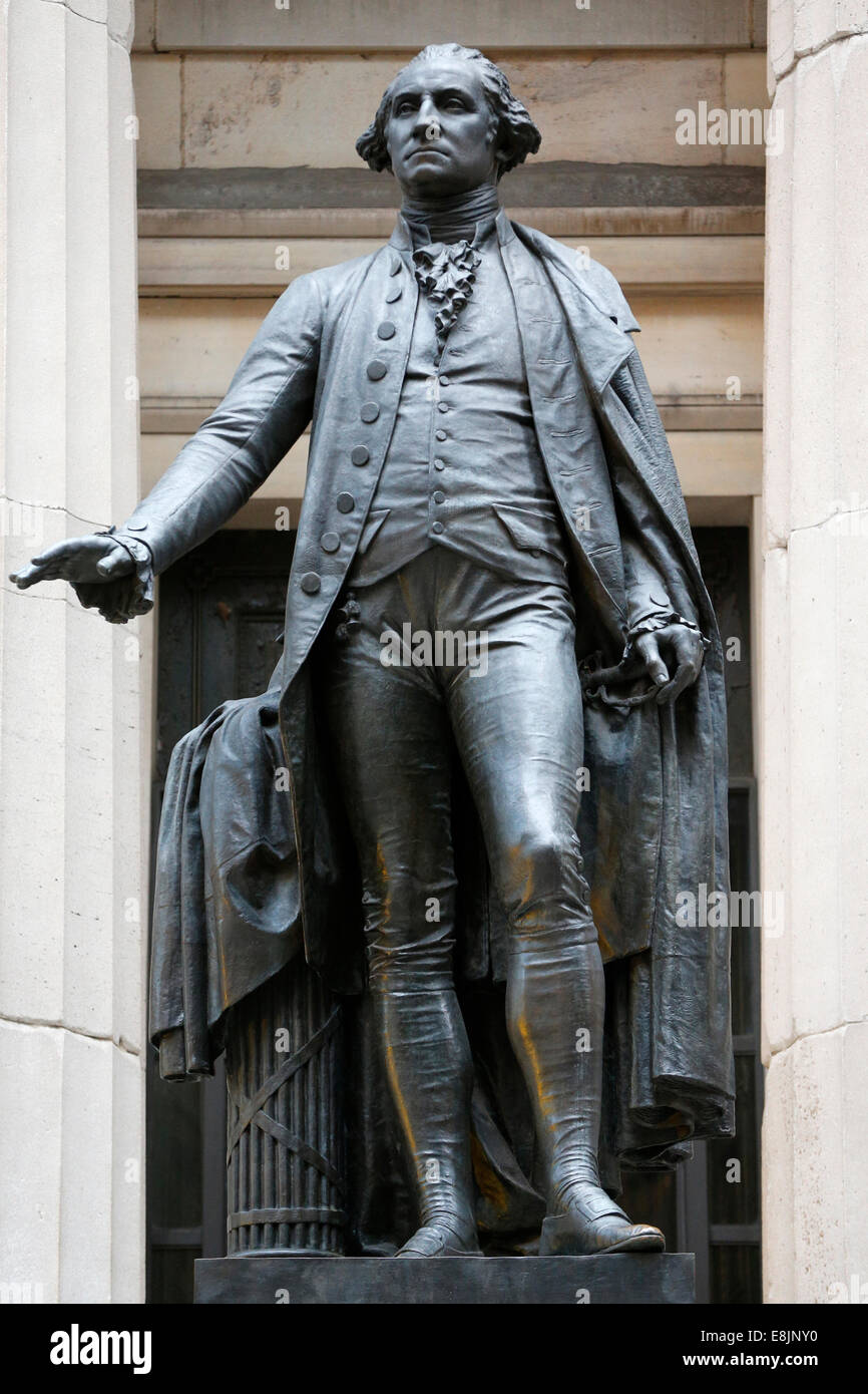 Statue of George Washington in 1882 by the sculptor John Quincy Adams Ward in front of the Federal Hall National Memorial. Wall Stock Photo