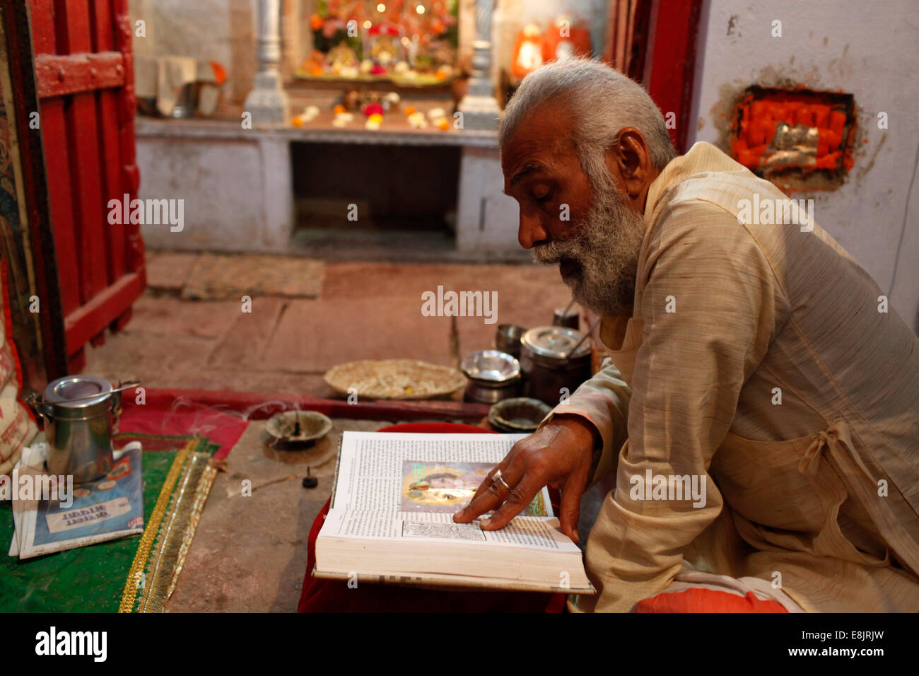 Mathura temple priest reading the Mahabharata Stock Photo