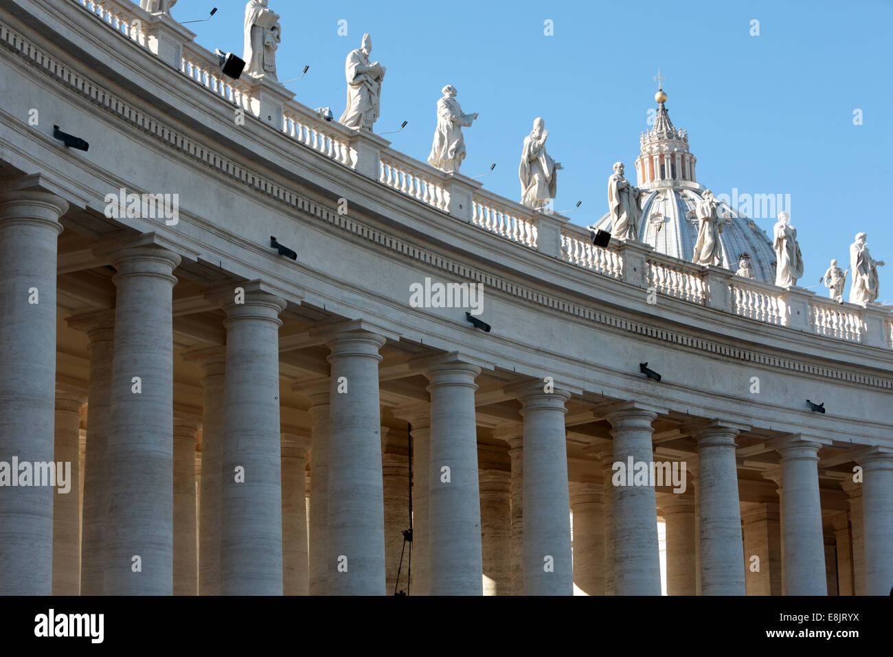 Columns and sculptures. St. Peter's Basilica Stock Photo - Alamy