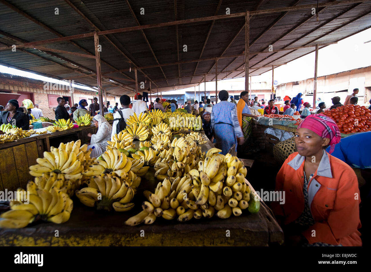 RWANDA, KIGALI: A big market in the capital offers everything: food, clothes, kitchen equipment, herbal medicine. Stock Photo
