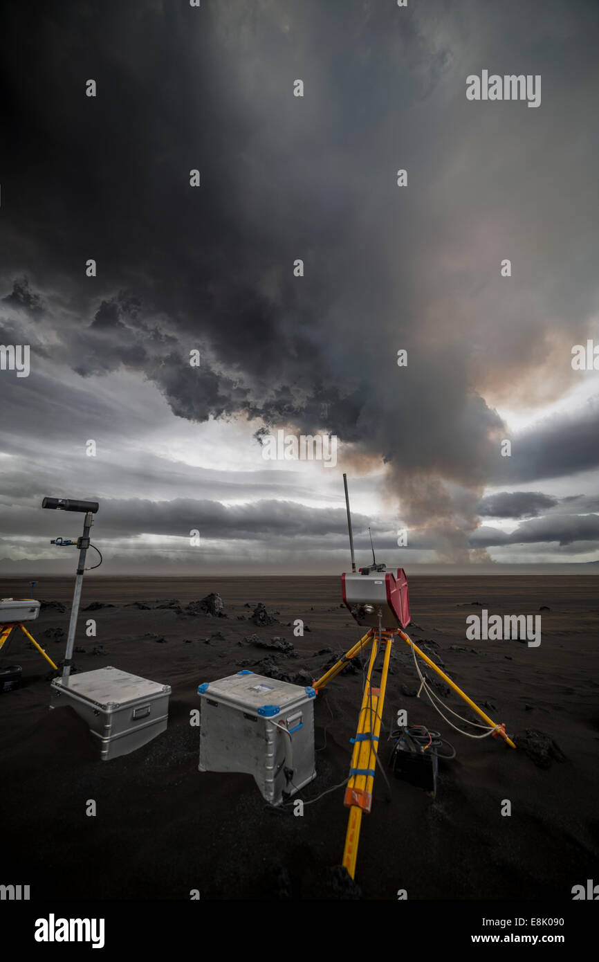 Volcanic ash clouds. Scientific equipment set up to monitor the Holuhraun Fissure Eruption, by Bardarbunga Volcano, Iceland. Stock Photo