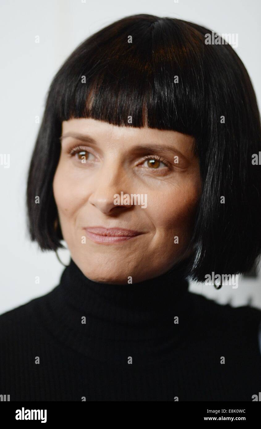 New York, NY, USA. 8th Oct, 2014. Juliette Binoche at arrivals for Clouds of Sils Maria  Premiere at the 52nd New York Film Festival, Alice Tully Hall at Lincoln Center, New York, NY October 8, 2014. Credit:  Kristin Callahan/Everett Collection/Alamy Live News Stock Photo