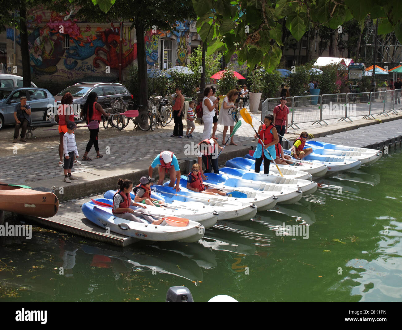 Paris Plagebassin De La Villettecanal Saint Martinparis