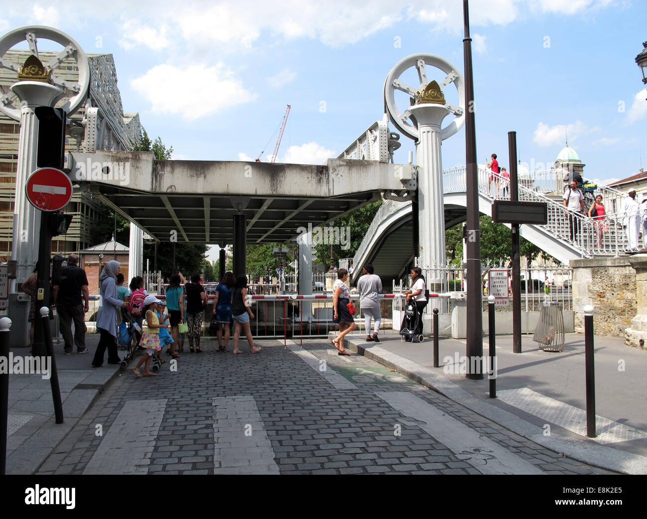 Pont levant de Crimee,Lift bridge Crimea,general stores,Bassin de la Villette,canal Saint-Martin,Paris,France Stock Photo