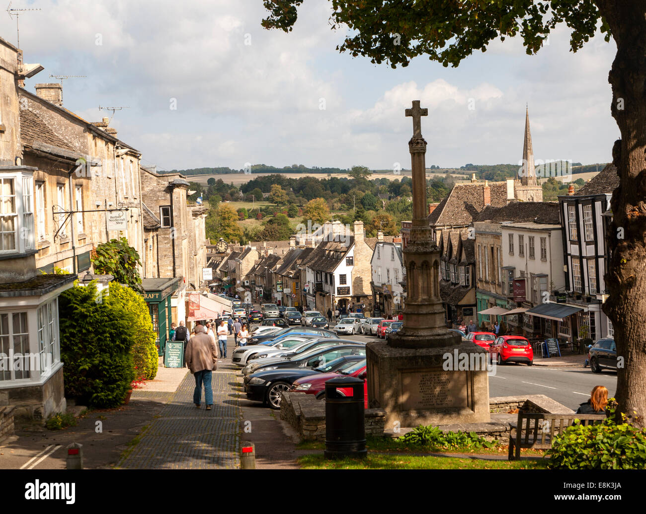 Tourist honeypot village street crowded with traffic in Burford