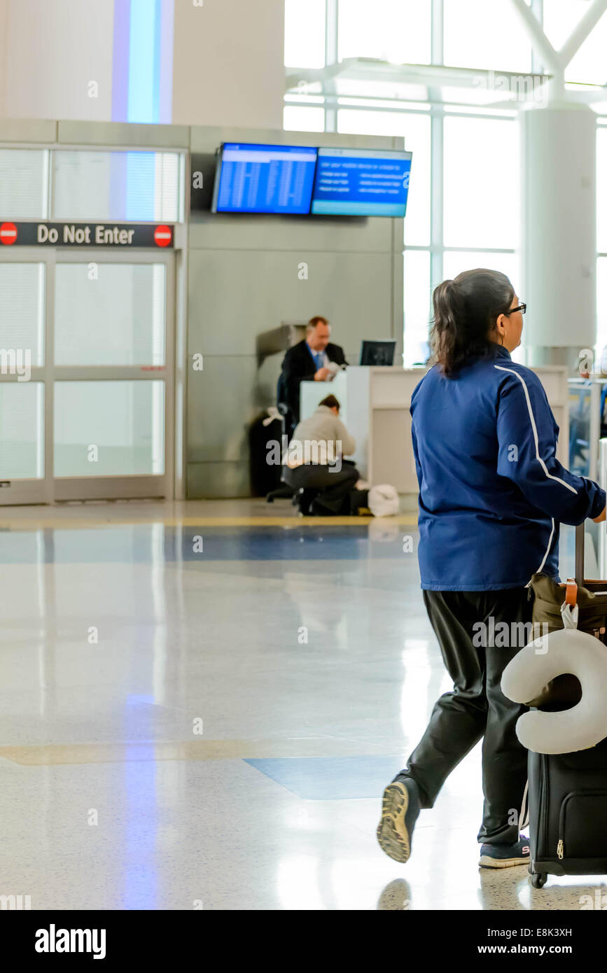 IAH, Houston Intercontinental Airport, Houston, TX, USA Passengers