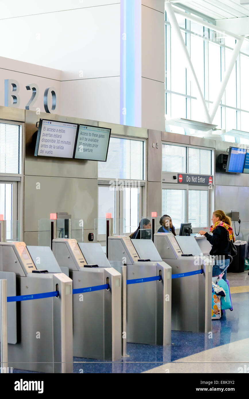 IAH, Houston Intercontinental Airport, Houston, TX, USA modern airport gate self boarding