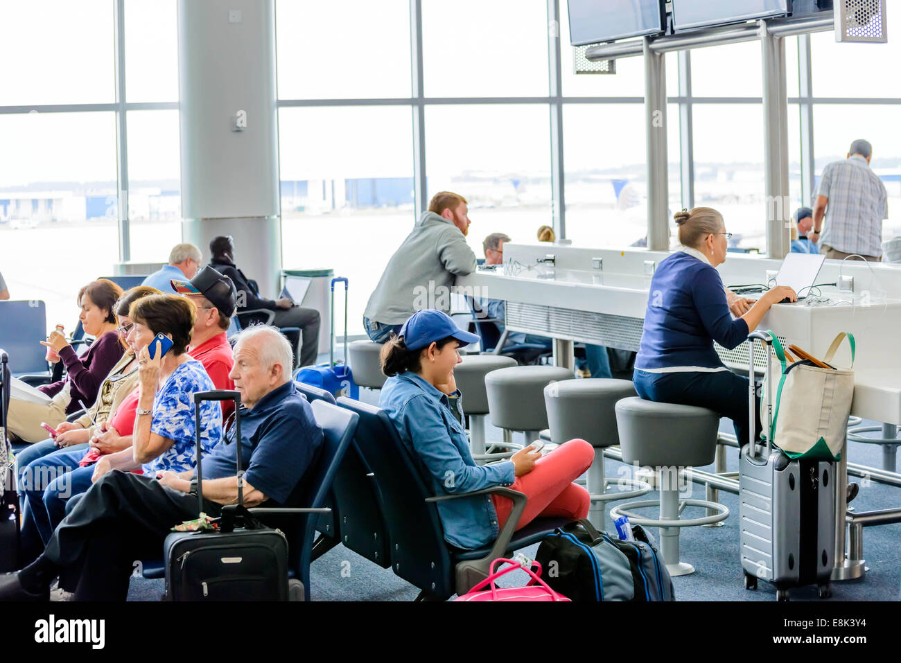 IAH, Houston Intercontinental Airport, Houston, TX, USA passengers