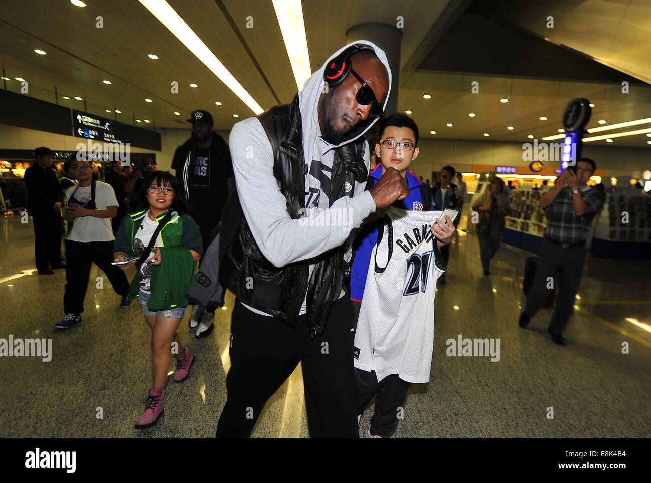 Shanghai, China. 9th Oct, 2014. Brooklyn Nets player KEVIN GARNETT arrives at Pudong International Airport. © Marcio Machado/ZUMA Wire/Alamy Live News Stock Photo