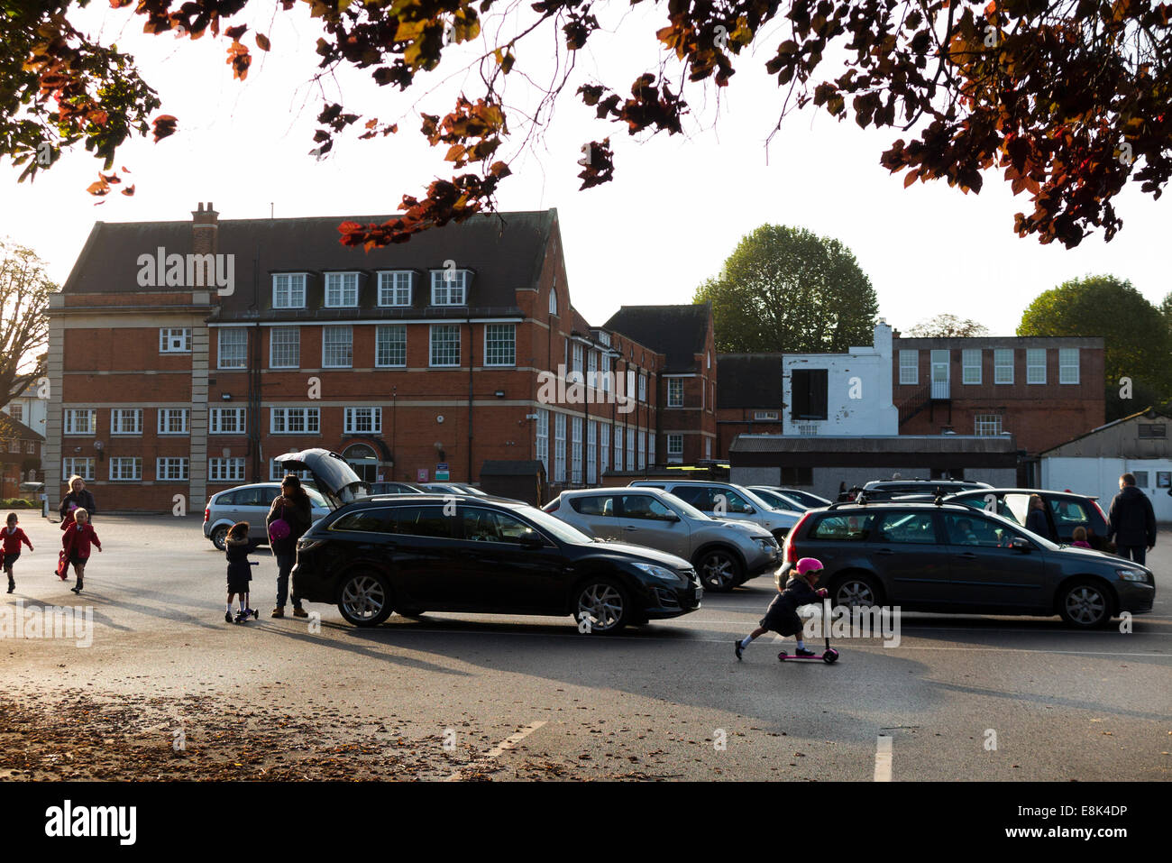 Dropping kids off at school hi-res stock photography and images - Alamy