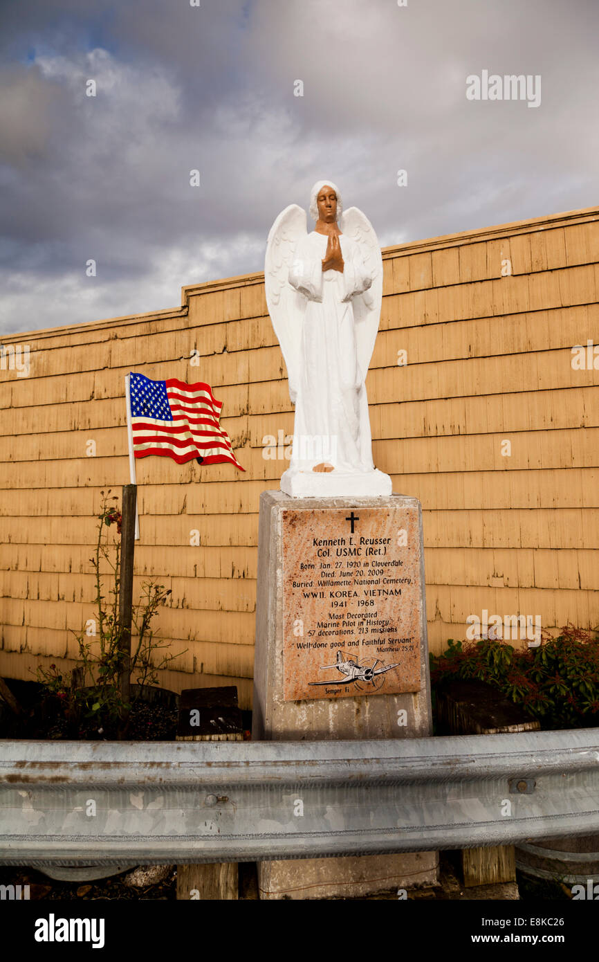 Commemorative Statue To Kenneth L Reusser The Most Decorated