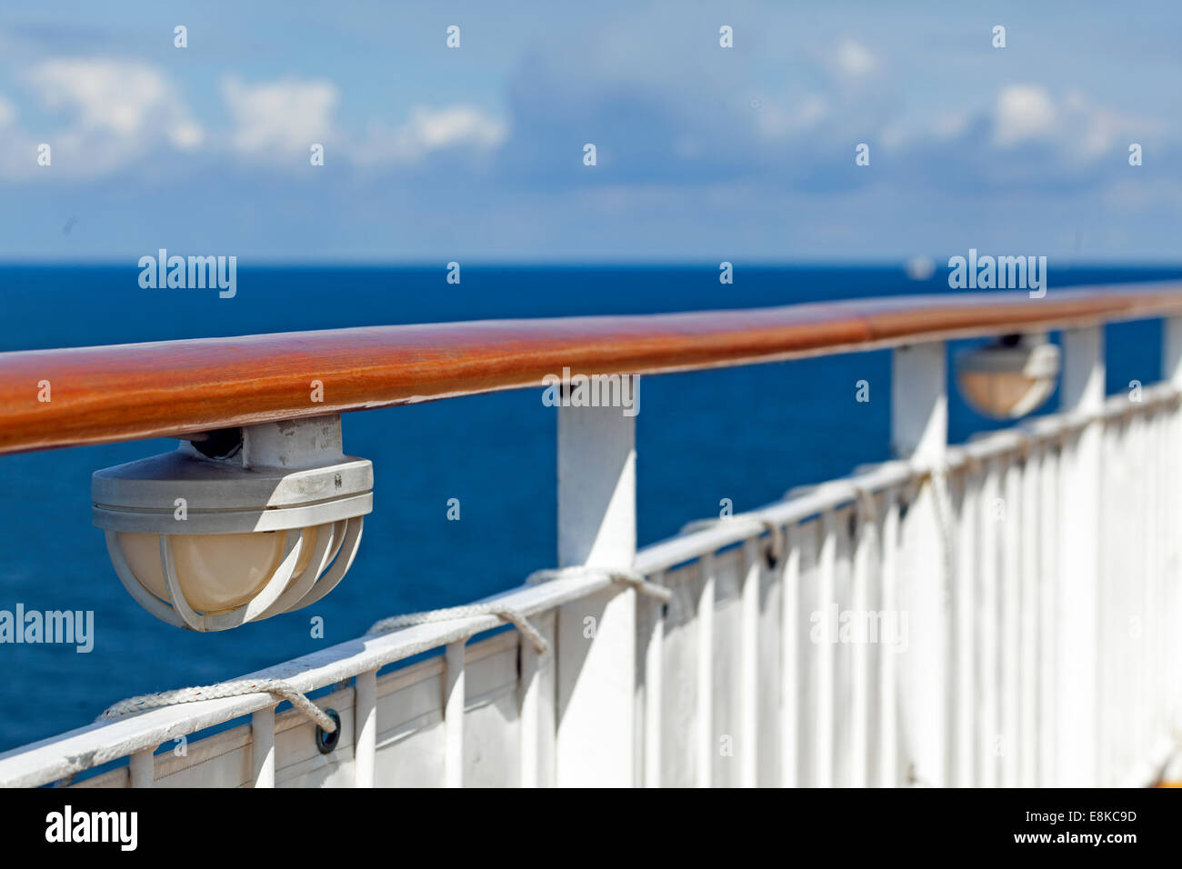 Reling auf einer Fähre Stock Photo - Alamy
