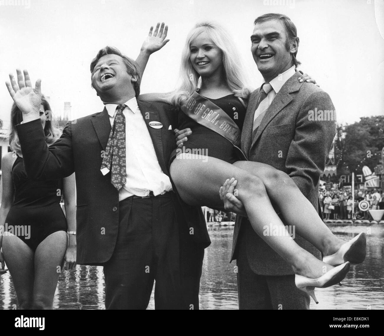 April 20, 1992 - BENNY HILL, aka ALFRED HAWTHORNE HILL (January 21, 1924 - April 20, 1992) was an English comedian and actor, notable for his long-running television program The Benny Hill Show. PICTURED: May 30, 1970 - London, England, United Kingdom - MARILYN WARD, the winner of the Miss Variety Club of Great Britain 1970 bathing beauty competition is held up by English comedian BENNY HILL (1924-1992) and Welsh actor STANLEY BAKER (1928-1976) at London Festival Pleasure Gardens during the Variety Club's gala. © KEYSTONE Pictures/ZUMA Wire/ZUMAPRESS.com/Alamy Live News Stock Photo