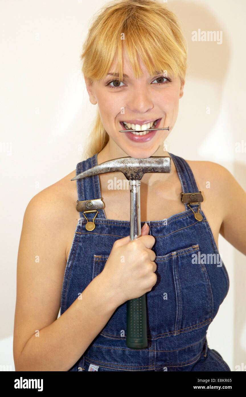 Page 3 Woman Sledge Hammer High Resolution Stock Photography And Images Alamy