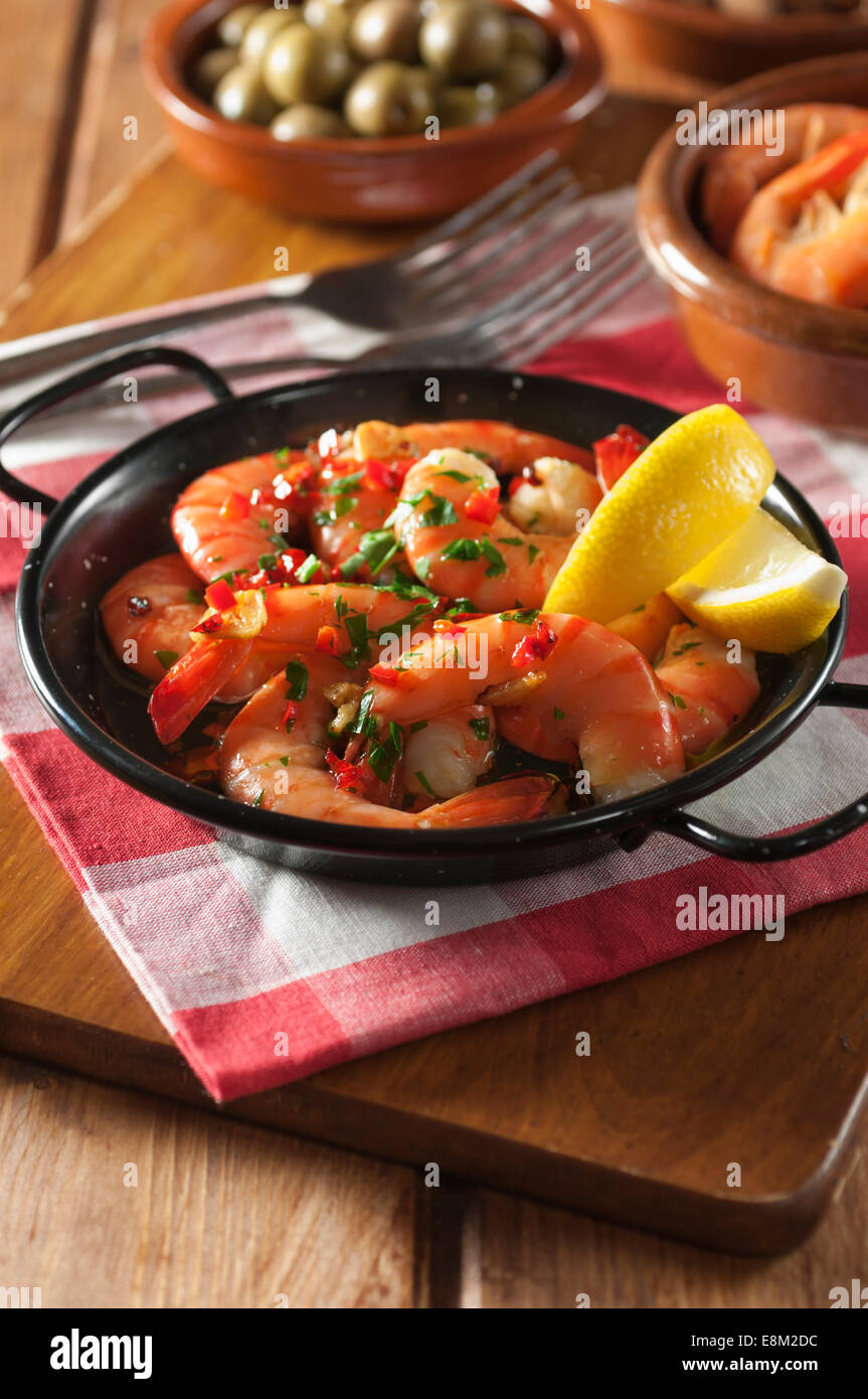 Gambas al pil pil. Prawns cooked with garlic and chilli. Spain Food ...