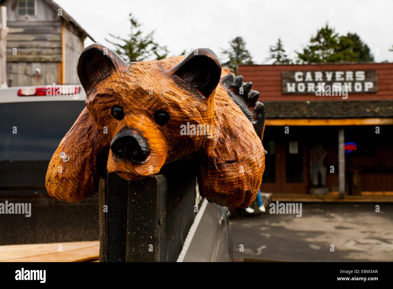 Bear wood carving hires stock photography and images Alamy
