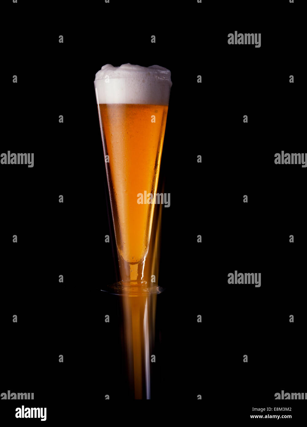 Stillleben fur Bier, Bierglas mit Speedlines, Bierschaum, Bewegung, Still life for beer beerglass with speedlines, symbolic for Stock Photo