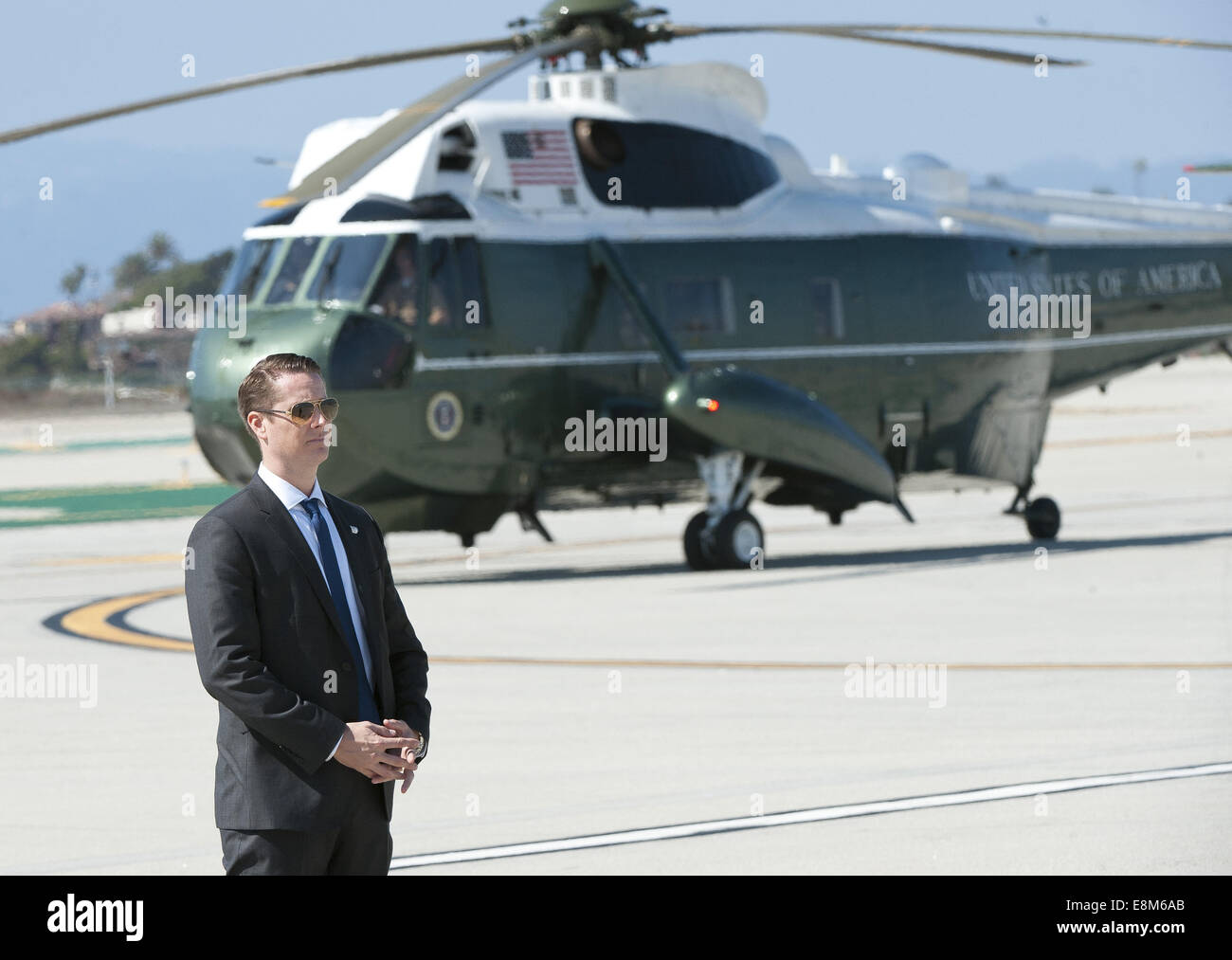 Los Angeles, California, USA. 9th Oct, 2014. A US Secret Service Agent stands by on the tarmac at LAX alongside what will be Marine One as he waits for the imminent arrival of Air Force One carrying President Barack Obama on Thursday October 9, 2014. Credit:  David Bro/ZUMA Wire/Alamy Live News Stock Photo