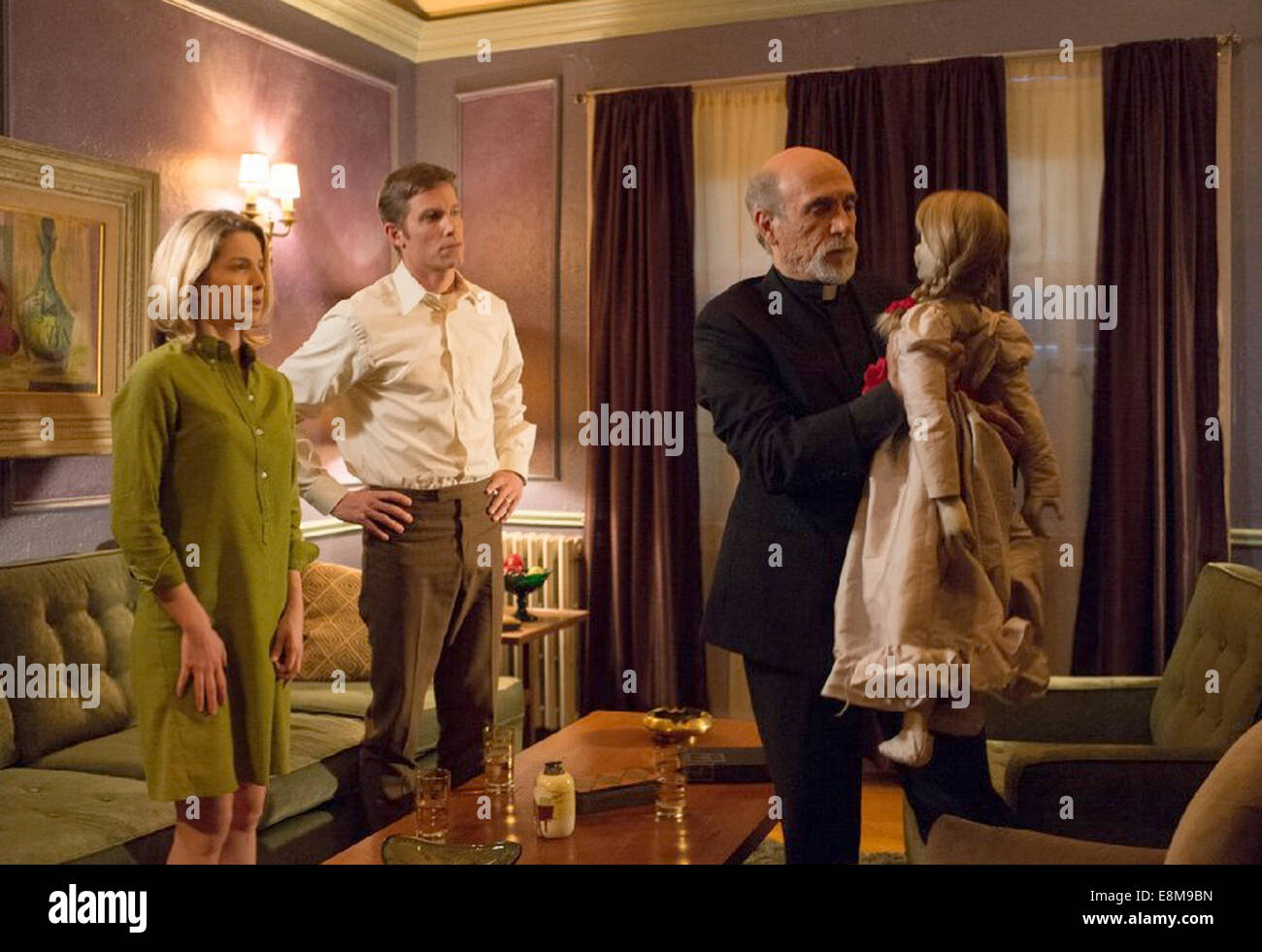 ANNABELLE 2014 Warner Bros film with from left: Annabelle Wallis, Ward Horton, Tony Amendola Stock Photo