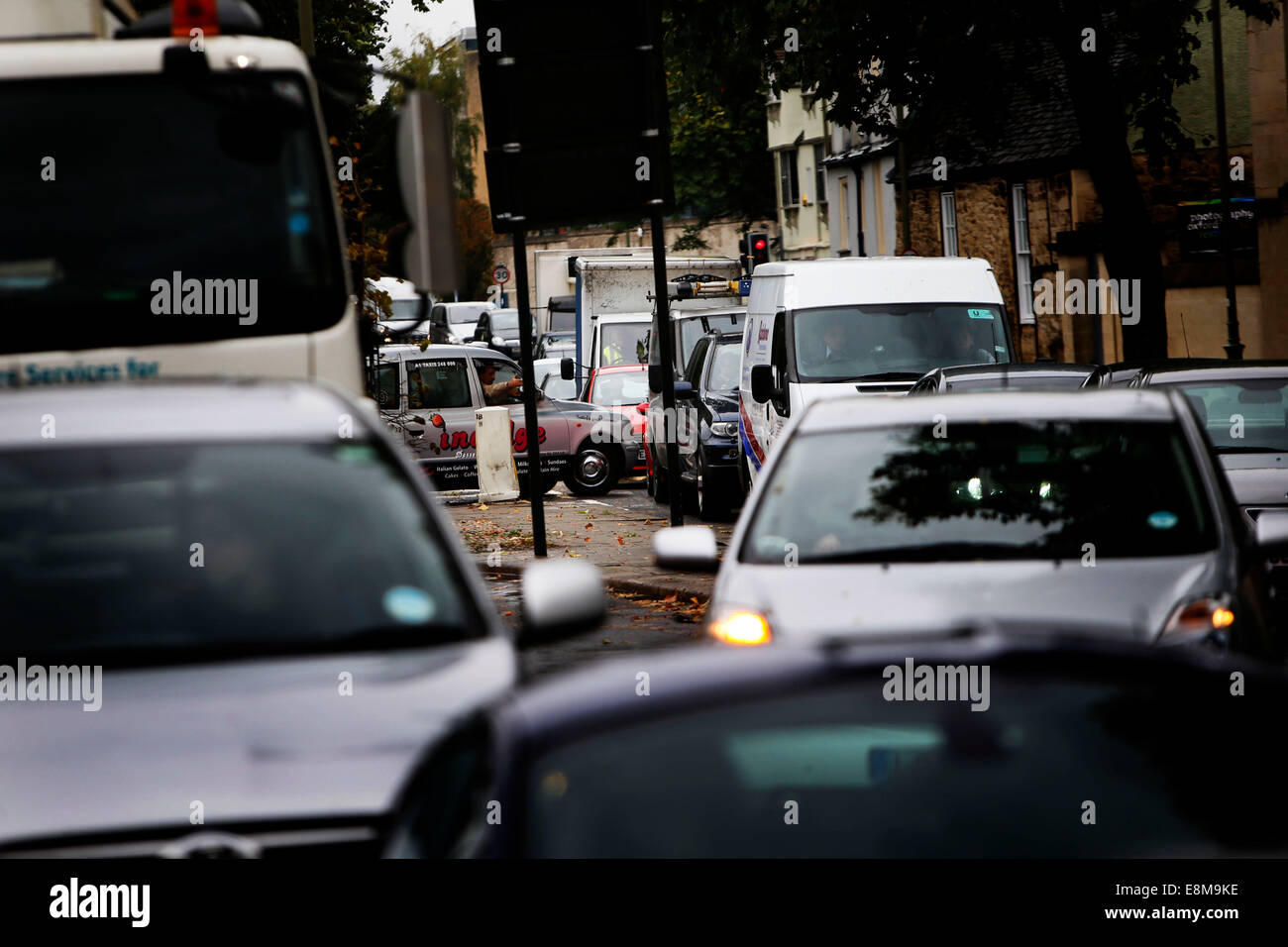 Bad traffic in Oxford's city centre. Pictures here are of traffic coming down the Banbury Road trying to get through St Giles and then down Beaumont Street towards Hythe Bridge Street. LIVE LEAD req by Lucy Ford 06/10/2014! Stock Photo