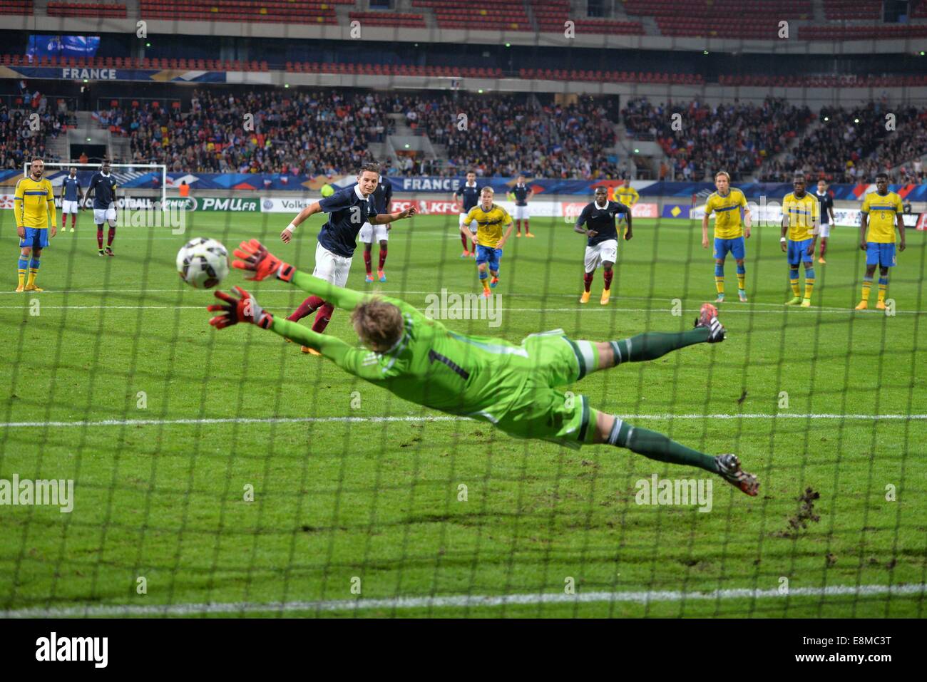 Stade Le Mans, Le Mans, France. 10th Oct, 2014. U23 International football. Euro 2015 Qualification match between France and Sweden. BUT Florian Thauvin (fra) with the penalty against keeper Patrik Carlgren (swe) Credit:  Action Plus Sports/Alamy Live News Stock Photo