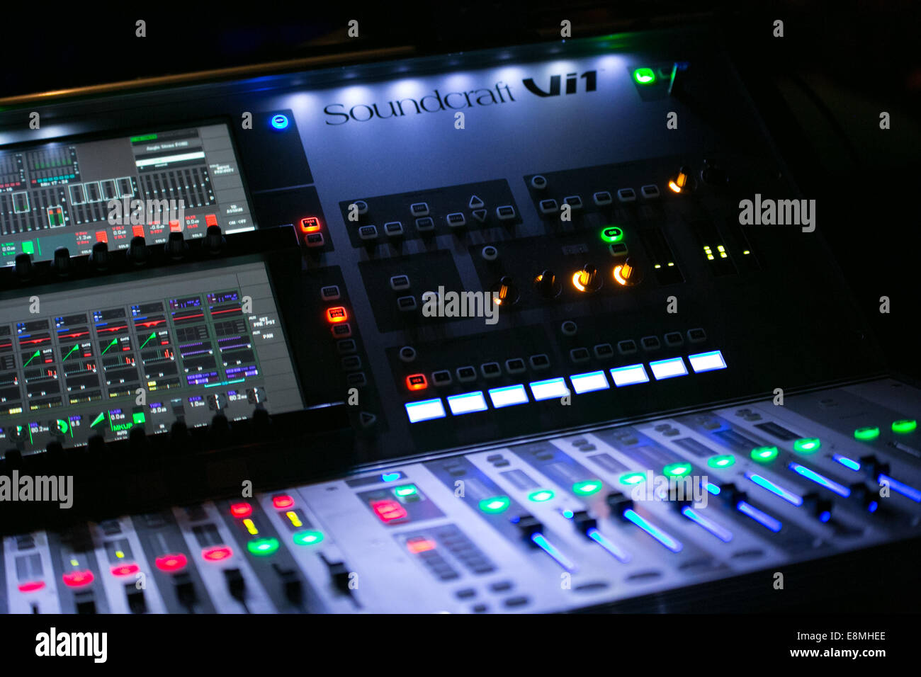 Dj Mixing Decks High Resolution Stock Photography and Images Alamy