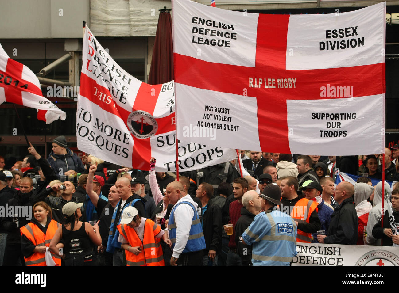 English Defence League (EDL) protest and demonstrate loudly against the Islamification of Britain. Birmingham 2014 Stock Photo