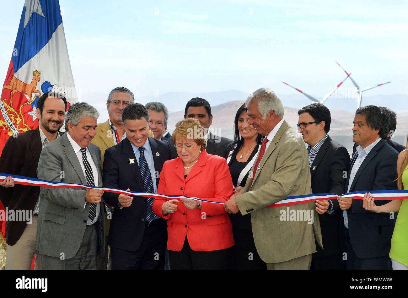 Ovalle, Chile. 10th Oct, 2014. Image provided by Chile's Presidency shows Chilean President Michelle Bachelet (C) attending the opening of Los Cururos Eolian Park at Ovalle community in Coquimbo region, Chile, on Oct. 10, 2014. Los Cururos Eolian Park is a power center that will provide 109 megawatts to the Central Interconnected System (SIC, for its acronym in Spanish). © Jose Manuel de la Maza/Chile's Presidency/Xinhua/Alamy Live News Stock Photo