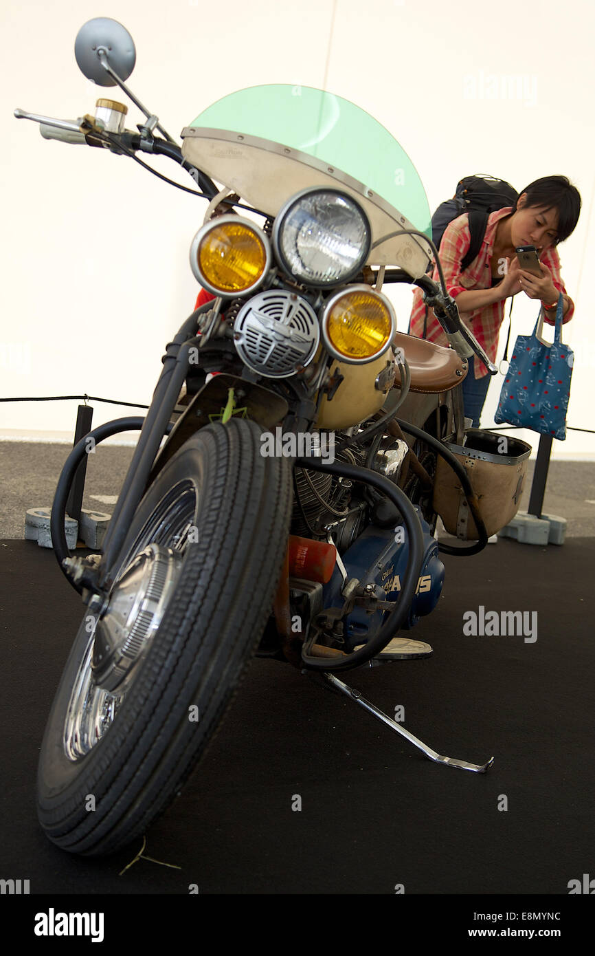 Odaiba, Tokyo, Japan. 11th Oct, 2014. A visitor takes pictures of the motorcycle Harley Davidson at the Tokyo Motor Fes 2014. The Tokyo Motor Fes 2014 runs from October 11th to 13th with the aim of giving visitors of all ages a chance to interact with current and futuristic motorized vehicles. Held outside on reclaimed land in Tokyo Bay the event has enough space for visitors to test new vehicles and for a synchronized driving demonstration by the Cirque de Mobi. This year Mercedes-Benz and BMW will also participate along with 13 Japanese makers. Credit:  Aflo Co. Ltd./Alamy Live News Stock Photo