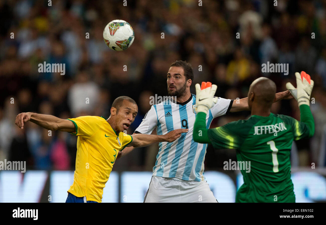 Beijing, China. 11th Oct, 2014. Argentina's Gonzalo Higuain (R) vies for the ball during a friendly match against Brazil in Beijing, capital of China, Oct. 11, 2014. Credit:  Fei Maohua/Xinhua/Alamy Live News Stock Photo