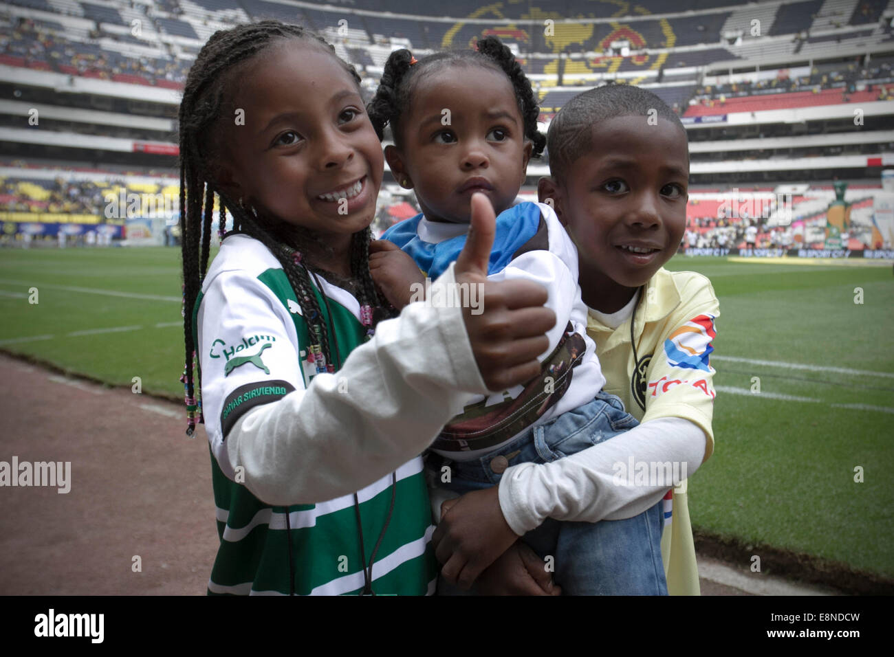 Mexico City, Mexico. 11th Oct, 2014. Christian Benitez’s children pose