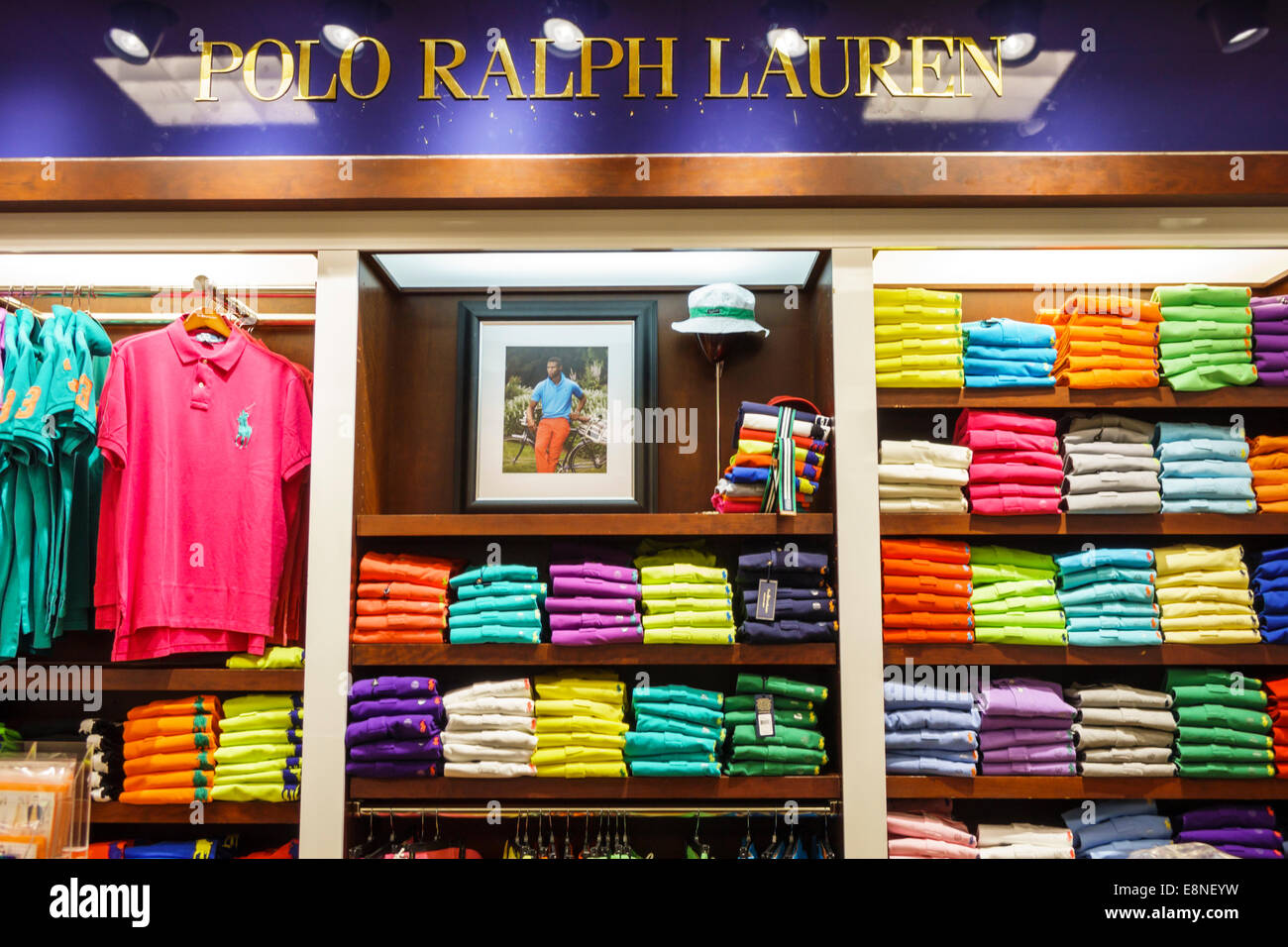 I love Ralph Lauren's store displays : r/NavyBlazer