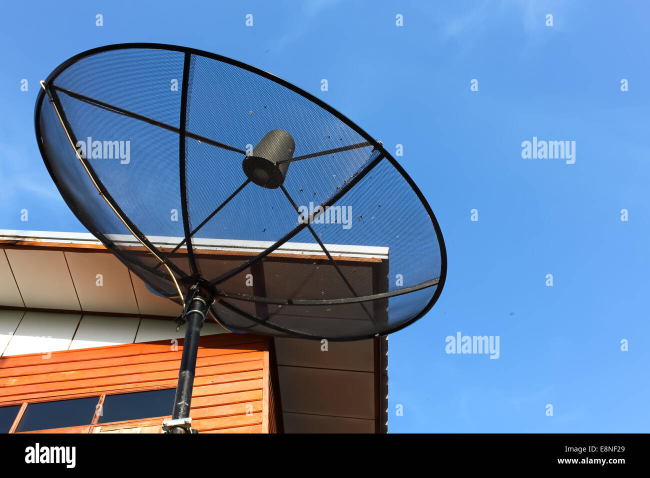 Satellite dish house remote hi-res stock photography and images - Alamy