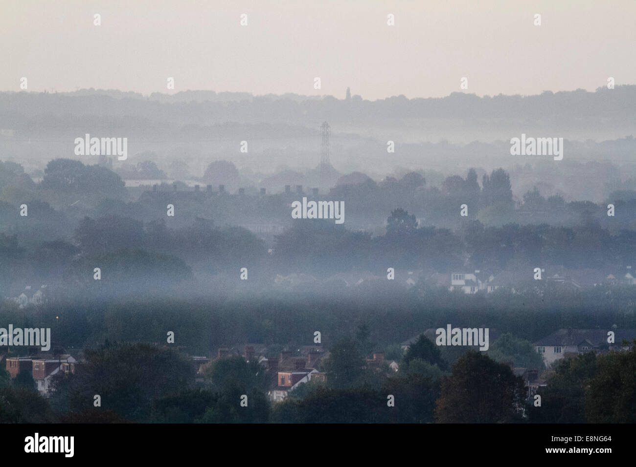 Wimbledon, London, UK. 12th October, 2014. UK weather. A band of early mist covers the landscape in south west © amer ghazzal/Alamy Live News Stock Photo