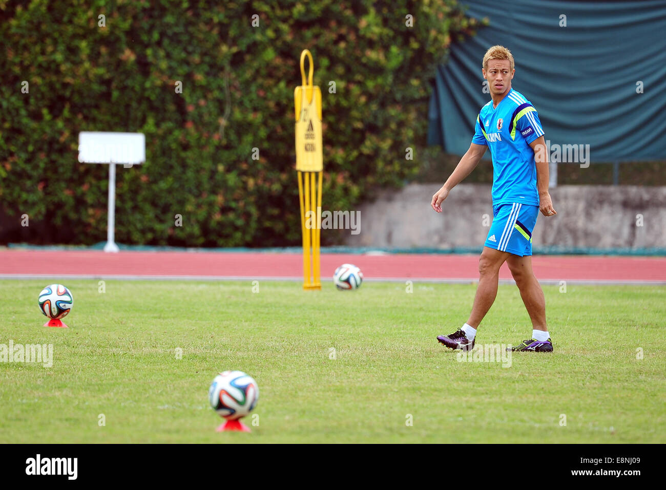 Singapore. 12th Oct, 2014. Honda Keisuke of Japan's football team attends the training session at Singapore's Bishan Stadium in Singapore, on Oct. 12, 2014. Japan and Brazil will have a friendly game at Singapore's National Stadium on Oct. 14. © Then Chih Wey/Xinhua/Alamy Live News Stock Photo