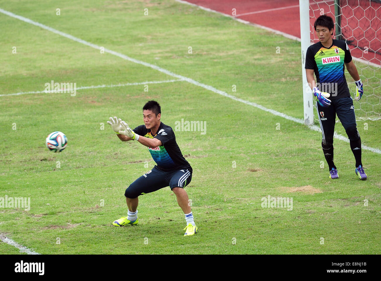 Singapore. 12th Oct, 2014. Kawashima Eiji (L) of Japan's football team attends the training session at Singapore's Bishan Stadium in Singapore, on Oct. 12, 2014. Japan and Brazil will have a friendly game at Singapore's National Stadium on Oct. 14. © Then Chih Wey/Xinhua/Alamy Live News Stock Photo