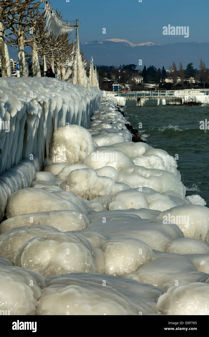 Ice-covered bank stabilization at the Lake Geneva, Versoix near Geneva, Canton of Geneva, Switzerland Stock Photo