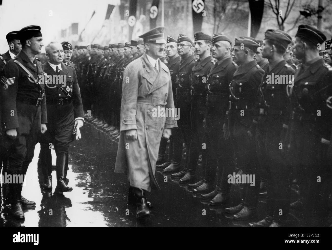 Nuremberg Rally 1937 in Nuremberg, Germany - Adolf Hitler reviews a line-up of members of the German Labour Front (DAF) at Deutscher Hof in Nuremberg. 2-L: head of the DAF, Robert Ley. (Flaws in quality due to the historic picture copy) Fotoarchiv für Zeitgeschichtee - NO WIRE SERVICE – Stock Photo