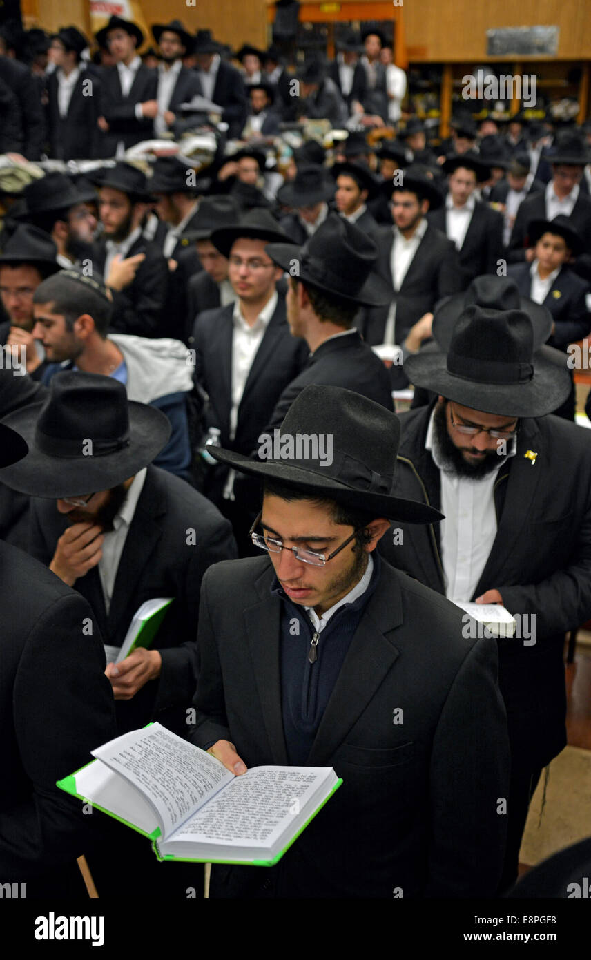 Afternoon prayers at the a synagogue in the Crown Heights section of ...