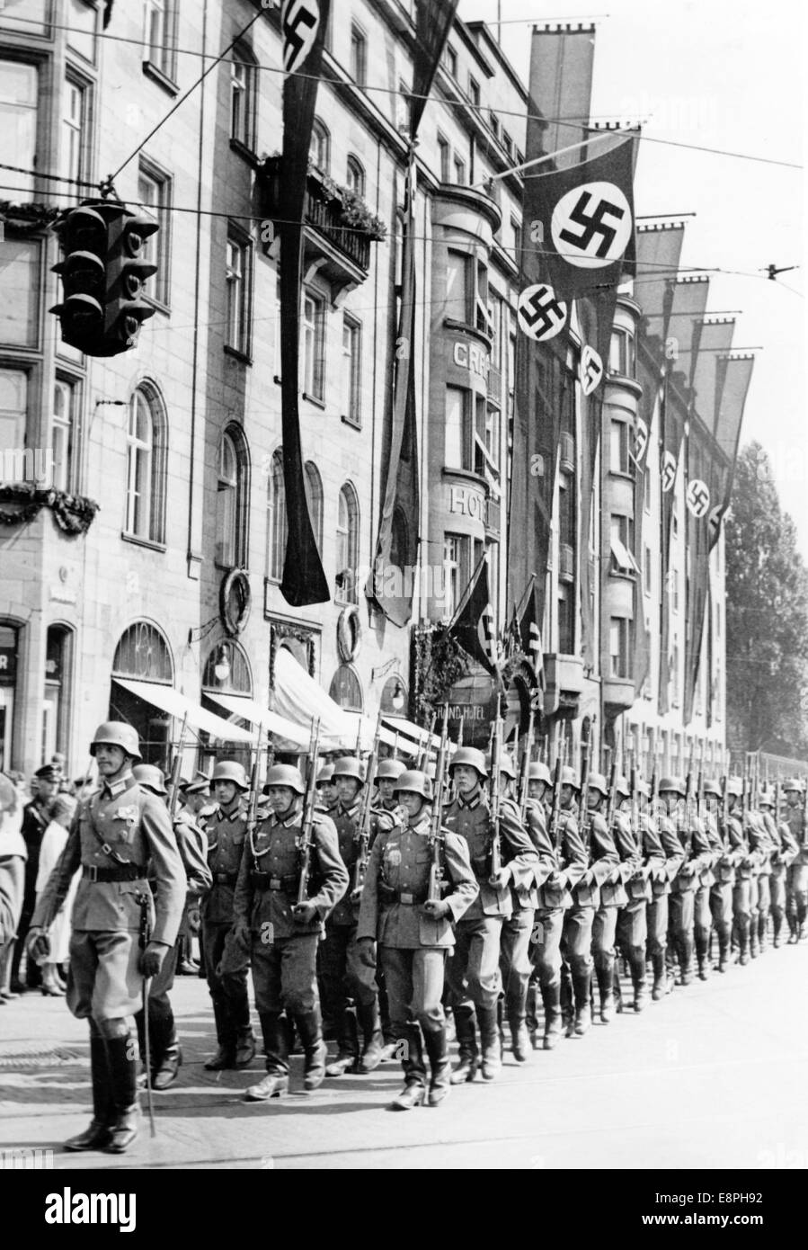 Nuremberg Rally 1938 in Nuremberg, Germany - marching up of the German Wehrmacht (armed forces) in front of the Grand Hotel in Nuremberg, where the Nazi government has taken their quarters. (Flaws in quality due to the historic picture copy) Fotoarchiv für Zeitgeschichtee - NO WIRE SERVICE - Stock Photo