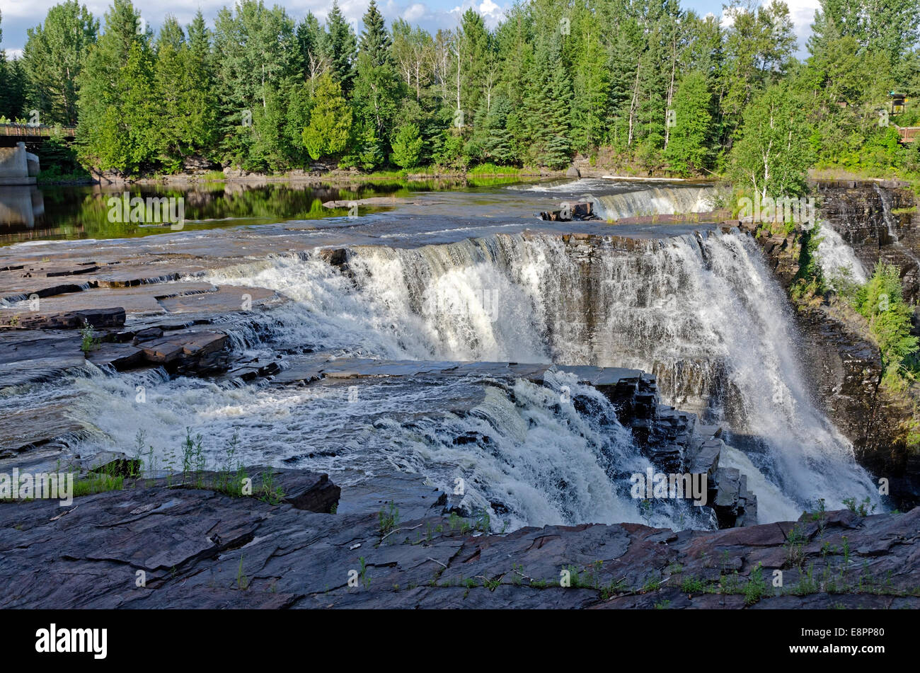 Cascading water over rocks in Kakabeka Falls Stock Photo - Alamy