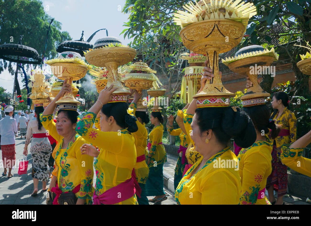 Women in procession Ubud Bali Indonesia Stock Photo Alamy
