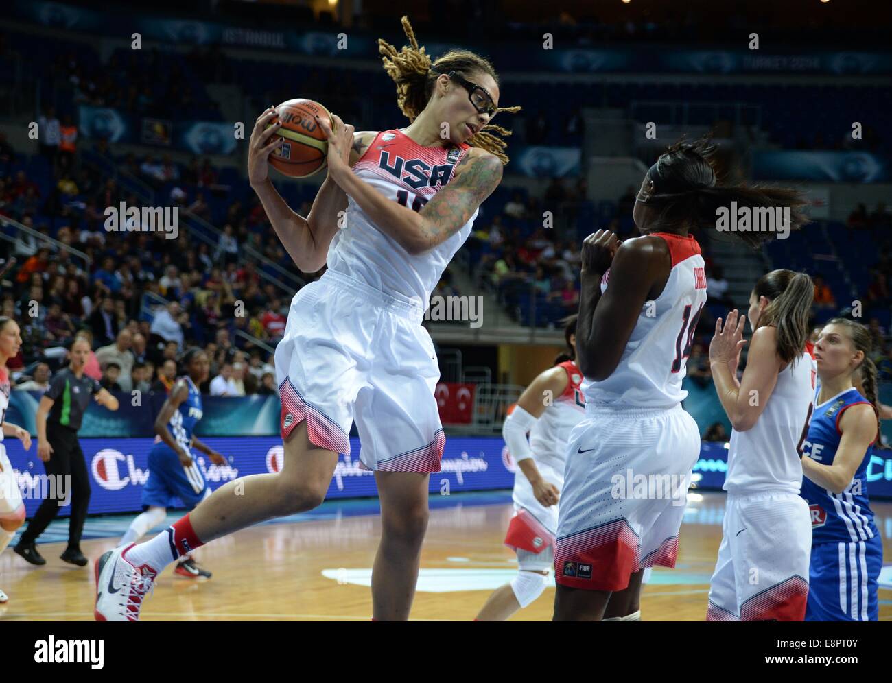 Istanbul, Turkey. 03rd Oct, 2014. FIBA World Championship for Women, Quarterfinal match between France and USA. Brittney Grinier (USA) wins the rebound © Action Plus Sports/Alamy Live News Stock Photo