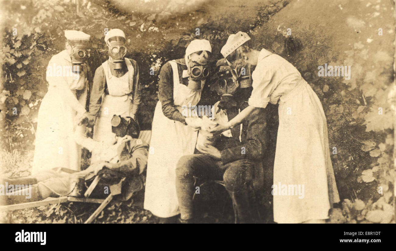 Nurses in gas masks at the trenches, Germany 8613713246 o Stock Photo