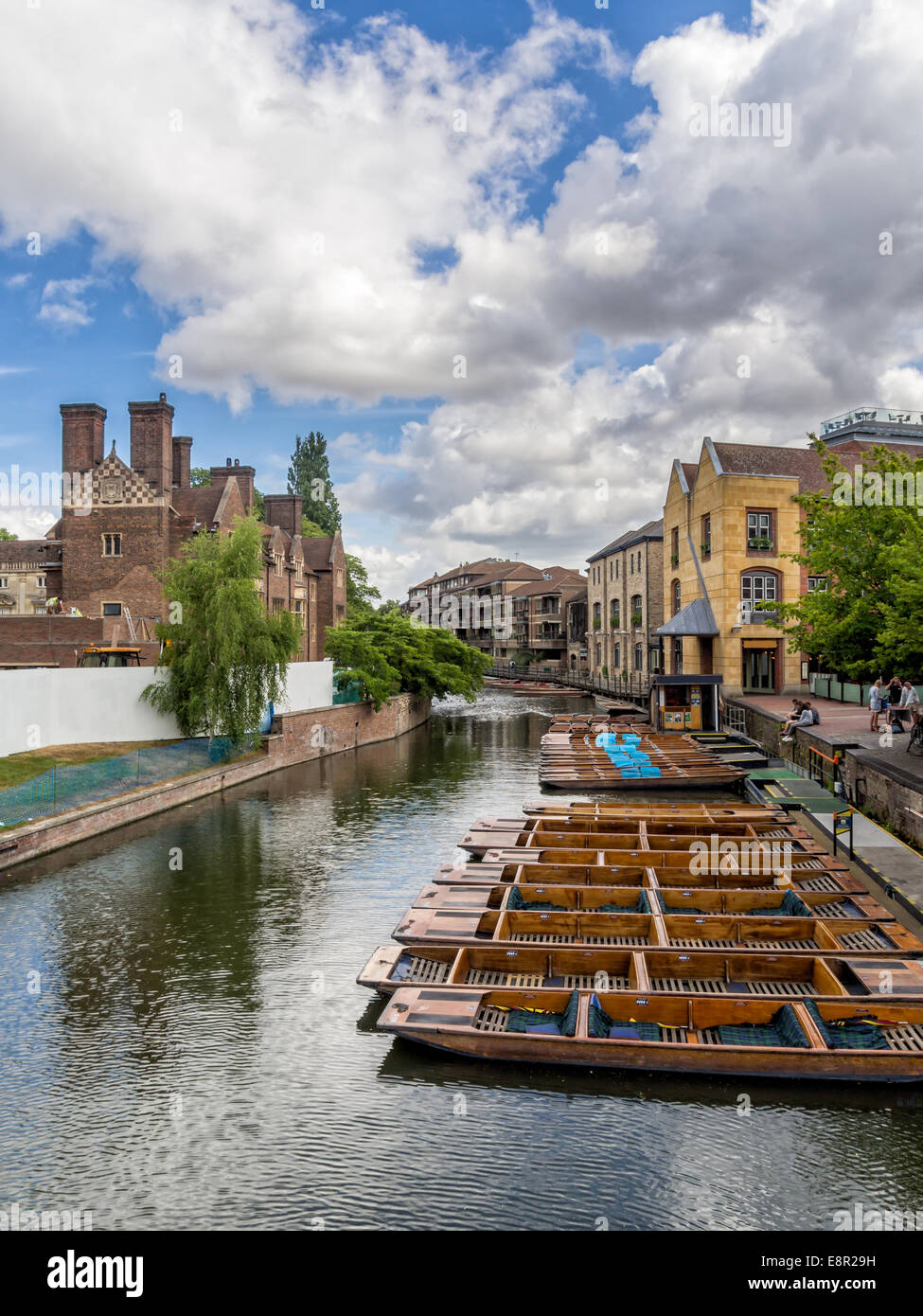 Punts lined up on river in Cambridge England Stock Photo
