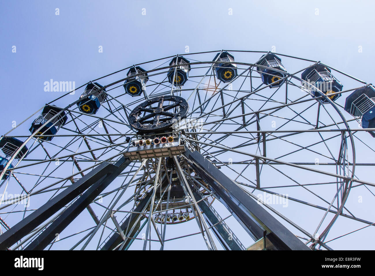Peeking Heights ferris wheel ride, Chessington World of Adventures