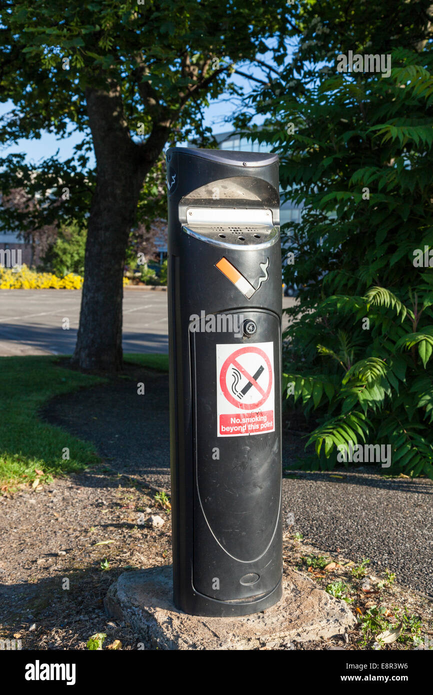 Cigarette disposal hi-res stock photography and images - Alamy