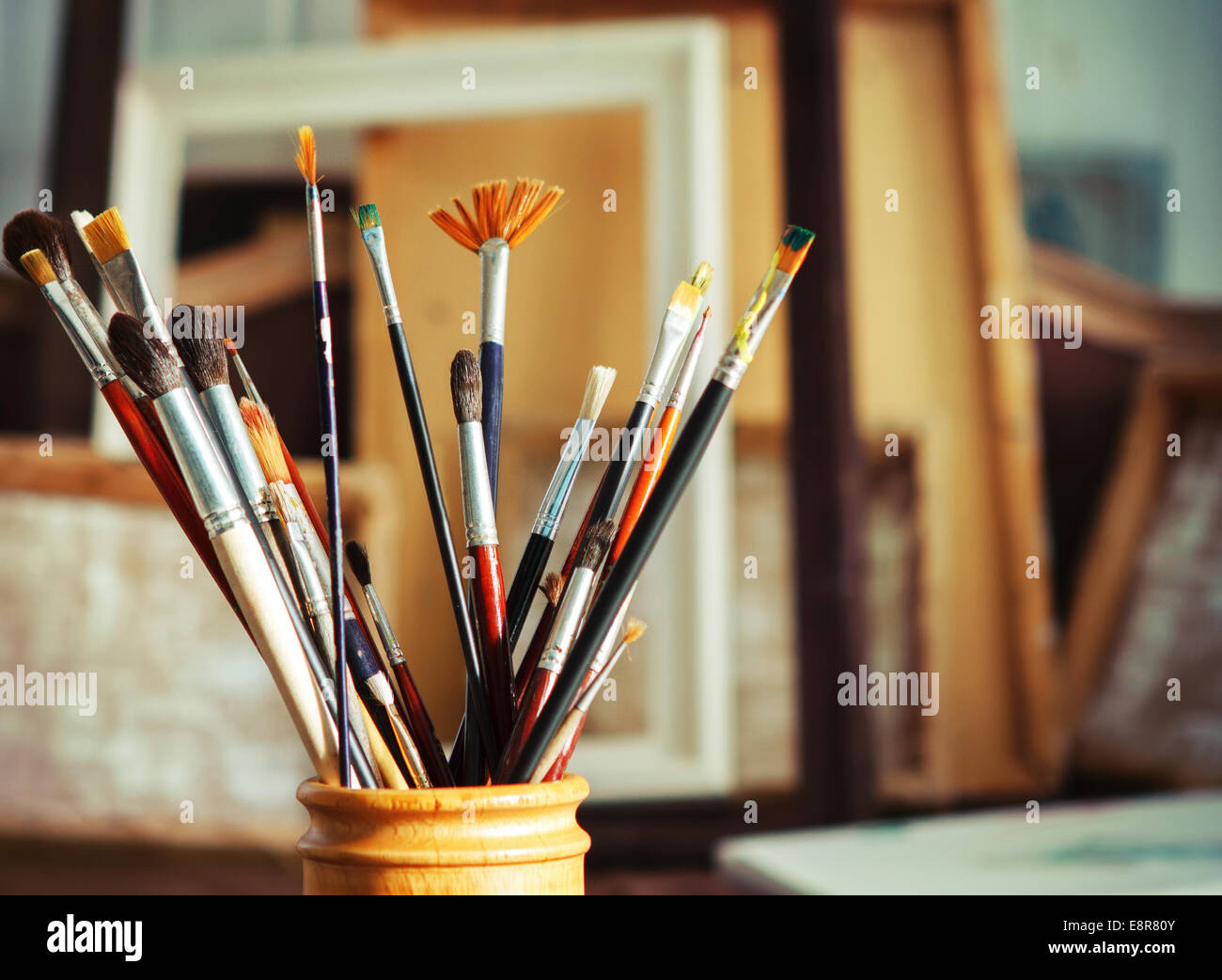 Various artist brushes hi-res stock photography and images - Alamy